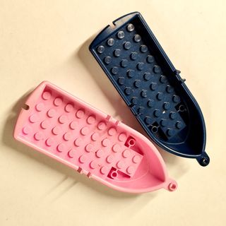 2 barchetti LEGO rosa e blu