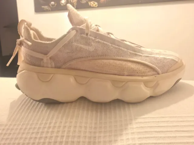 Zapatillas Nike Beige y Blancas