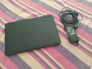 Portátil Asus Core i3 4GB RAM 400GB