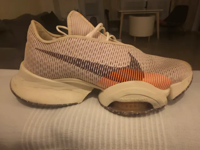 Zapatillas Nike Beige y Naranja