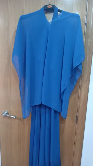 Vestido largo azul con escote halter