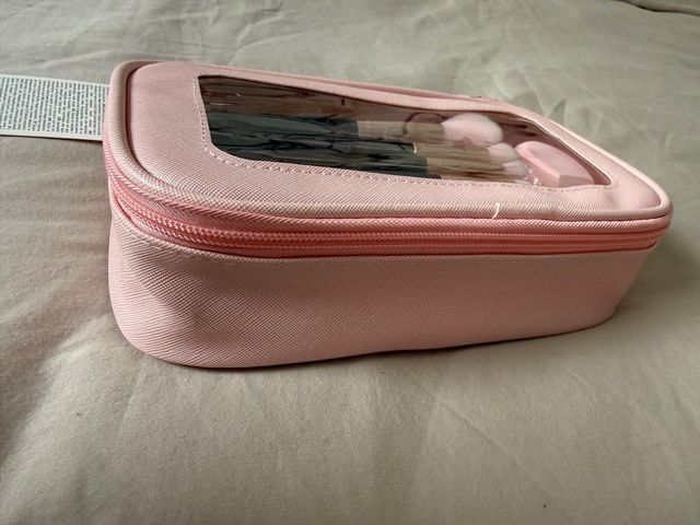 Neceser con brochas de maquillaje