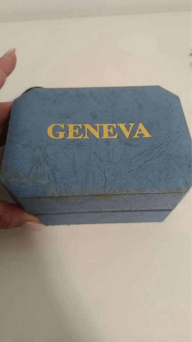 Par de relojes Geneva color  oro y plata