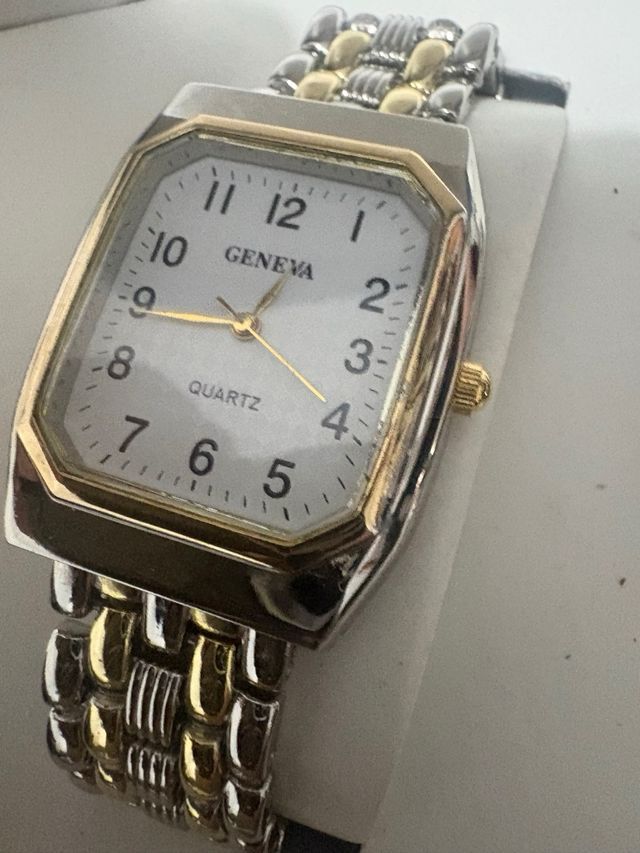Par de relojes Geneva color  oro y plata