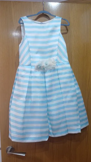 Vestido de rayas azul y blanco