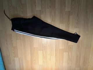 Pantalón Adidas Negro 3 Rayas
Buenas condiciones 
