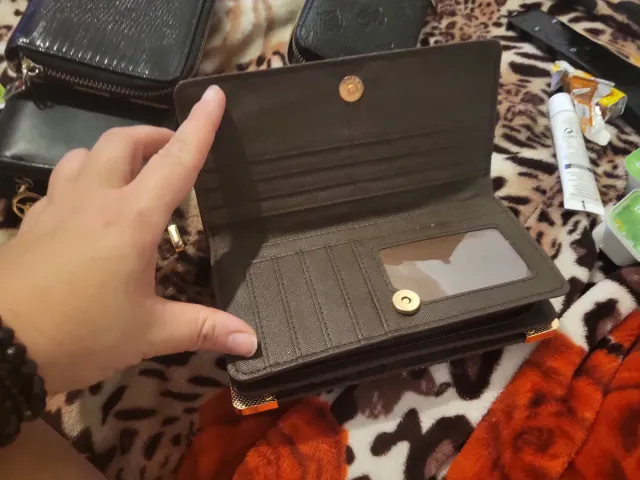 Monedero Guess Marrón y Dorado