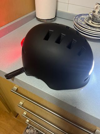 Casco Negro Patín Eléctrico con Luces