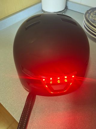 Casco Negro Patín Eléctrico con Luces