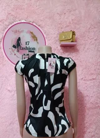 Blusa estampada blanco y negro