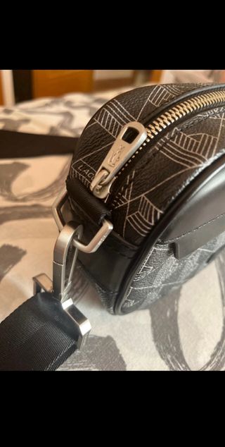 Bolso bandolera Lacoste monograma