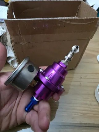 Regulador de presión de combustible púrpura