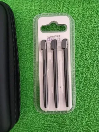 NUEVO.Funda 3DS,DSi,DS Lite+3 lapices para DS Lite
