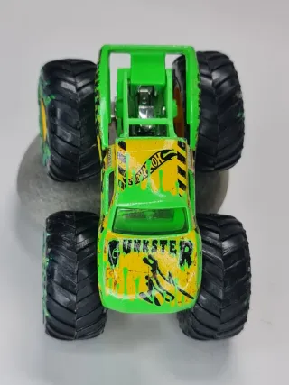 Hot Wheels Monster Truck Gunkster 1/64