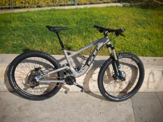 Bici Enduro GT 27.5 "M"-Venta/Cambio por 29 o Mot