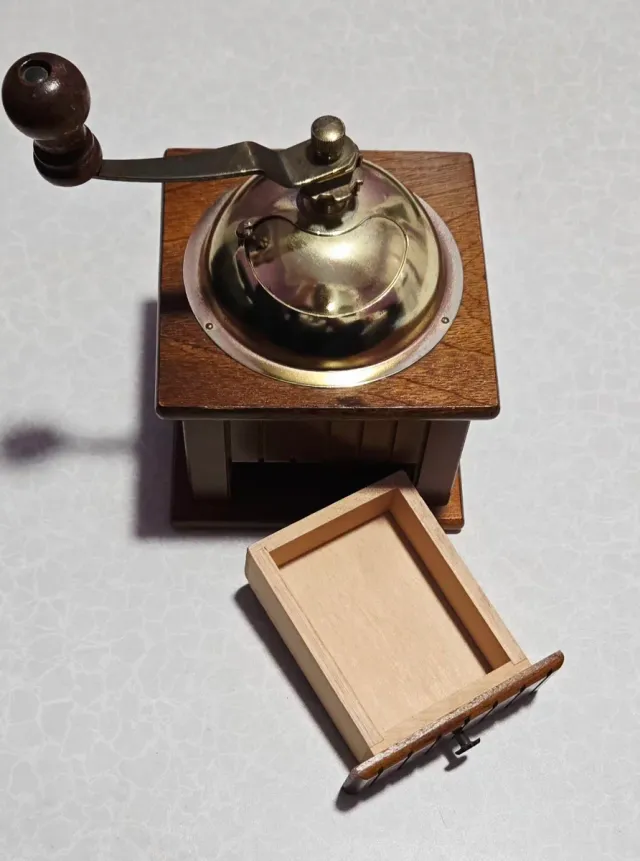 Molinillo de café vintage madera y bronce