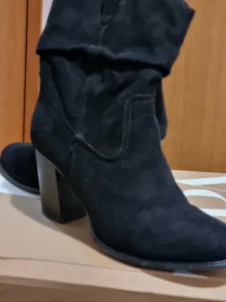 Botas de señora nuevas negras