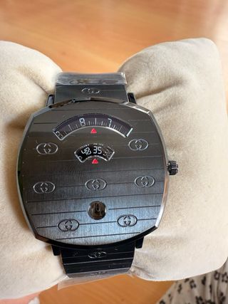 Gucci Grip 38MM Quartz SS con incisione GG