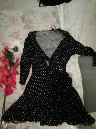 Vestido negro lunares blancos