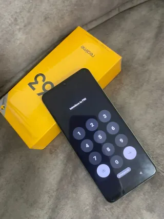 Realme C63 verde claro.