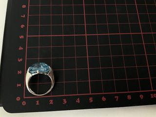anillo oro 18k con piedra con topacio