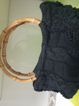 Bolso de fiesta negro con asas de bambú