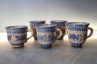 Piatti e tazze in ceramica di Muel (Teruel).