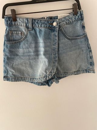Falda pantalón vaquera azul de Stradivarius 
