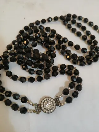 Collana lunga con chiusura gioiello