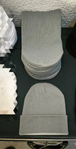 3 Gorros de punto adulto (gris, negro y blanco)
