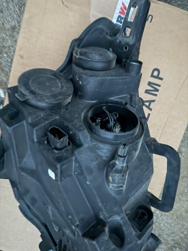 Faro izquierdo Peugeot Partner Tepee 2017