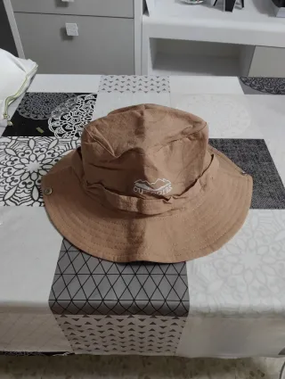 Gorro safari de tela con broches