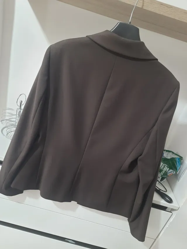 Giacca marrone con bottoni