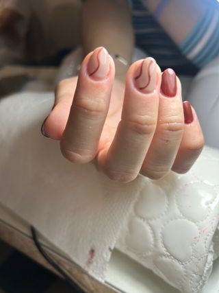 Esmaltado Semipermanente Beige y Marrón