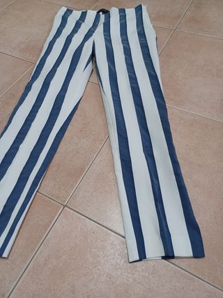 Pantaloni a righe blu e bianche