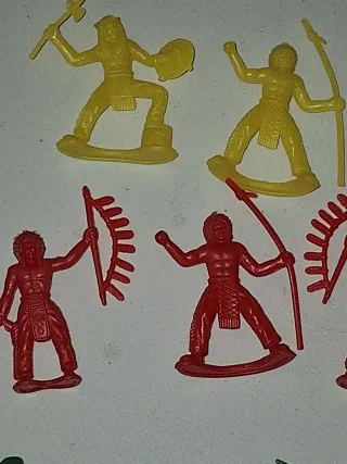Lote indios y vaqueros de plástico