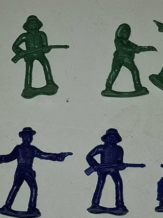 Lote indios y vaqueros de plástico