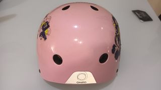 Patinete y casco infantil rosa