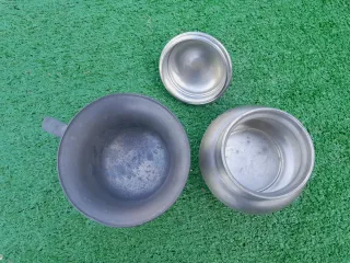 Antigua taza y recipiente
