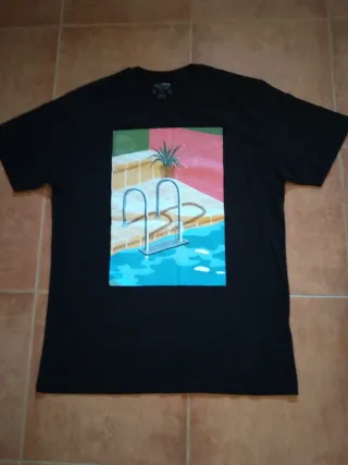 Camiseta Pull&Bear Negra Estampada Piscina