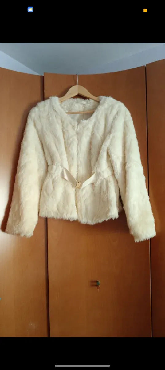 Chaqueta de pelo blanca