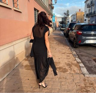 Vestido ZARA midi drapeado negro