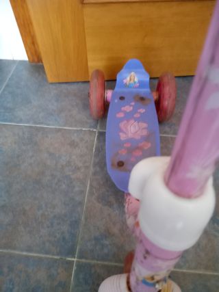 Patinete infantil con cesta y bocina