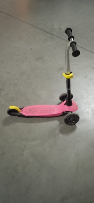Patinete infantil con cesta y bocina