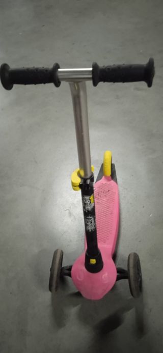 Patinete infantil con cesta y bocina