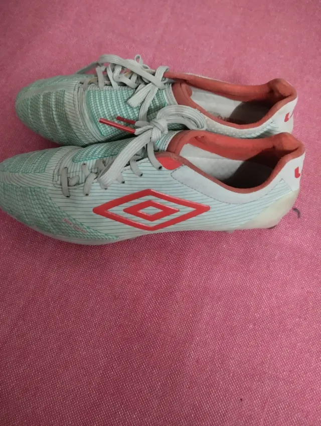 Botas de fútbol Umbro Talla 40.