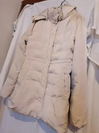 Abrigo de plumas beige
