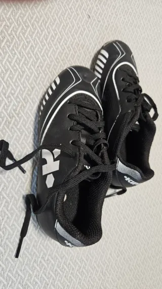 Botas de fútbol para niño negras