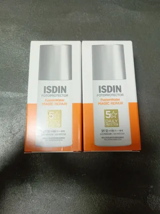 2 ISDIN Fotoprotector Fusion Water Magic Repair
