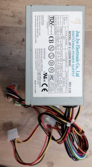 Fuente Alimentación Jou Jye 250W. Conector 20 pin